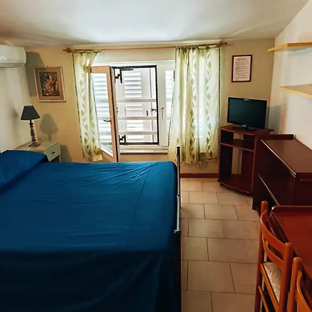 Nocleg ze śniadaniem L' Aranciera 3*