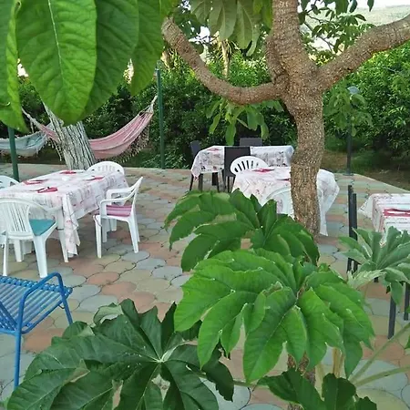 Alojamento de Acomodação e Pequeno-almoço L' Aranciera 3*